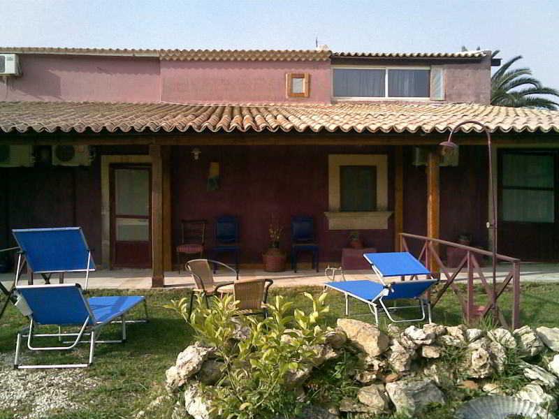 Agrib&B Lemontree Garde'N Syracuse Bagian luar foto